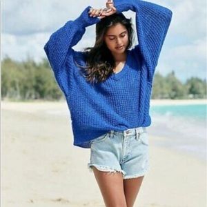 Free People
Lulu Oversize V-neck Parrot Blue Sweater